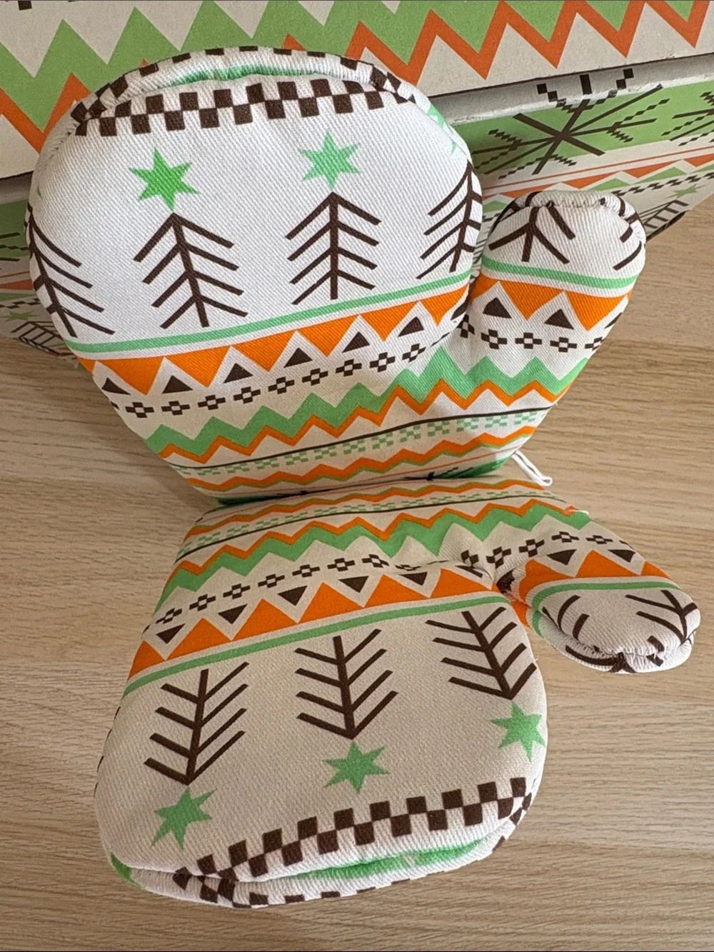 Oven Mitts (Set of 2)